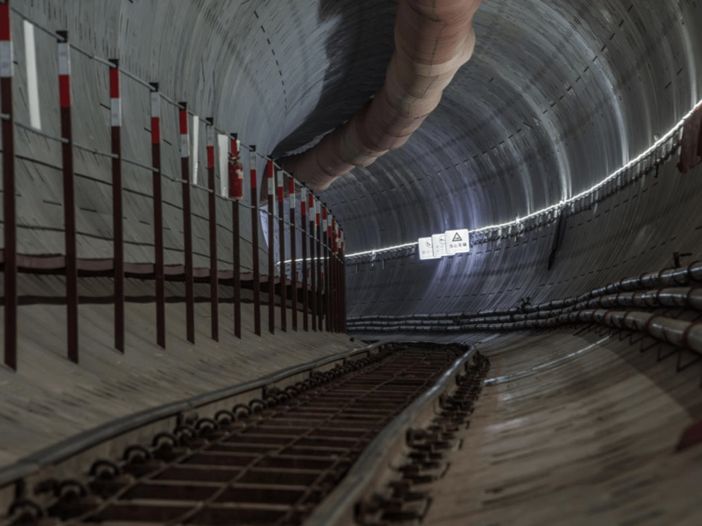 railway tunnel engineering.Tunnel excavation and consolidation